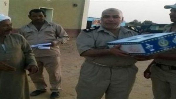 «الداخلية» تساعد متضرري السيول بمحافظتي البحر الأحمر وسوهاج