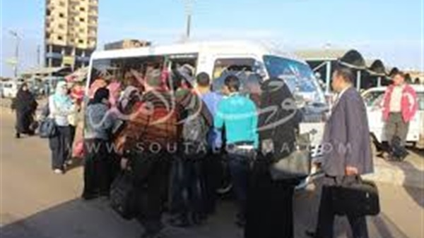 مشادات بين المواطنين والسائقين بعد زيادة الأجرة بكفر الشيخ 