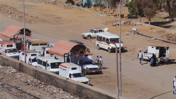 فيدي وصور.. « مدير أمن البحيرة» يتفقد موقف الأجرة بدمنهور