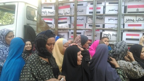توزيع 1300 كرتونة غذائية مدعمة على أهالي كفر الشيخ