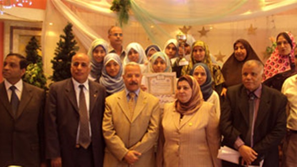 ضبط موظف أثناء سرقة ملفات من إدارة بنها التعليمية 