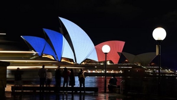 بالفيديو..دول العالم تضىء علم فرنسا دعما للفرنسين 