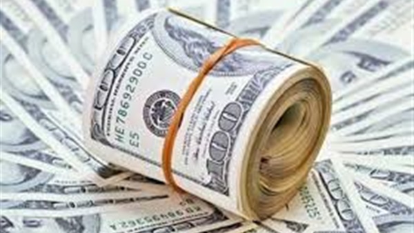 استقرار سعر الدولار نسبيا في بداية تعاملات الأسبوع بالبنوك الكبرى