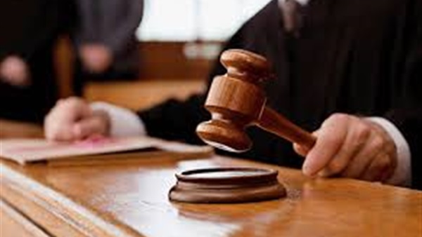 القاضي يتهم الدفاع في «إهانة القضاء» بتعطيل القضية 