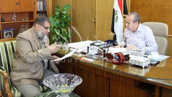 بدء توريد المقاعد المدرسية من دمياط