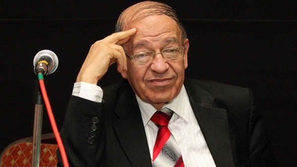 وسيم السيسي يطالب الدولة بالدعم النقدي للفقراء