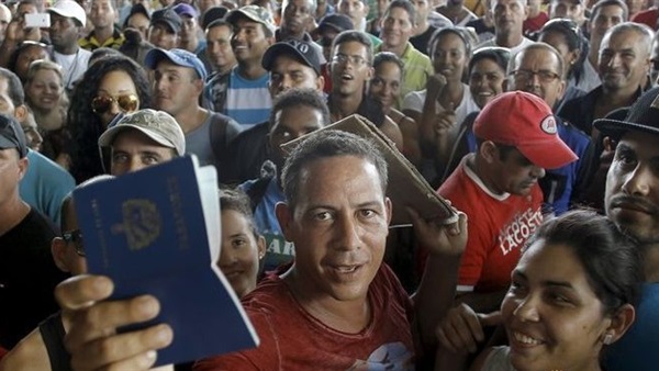 كوستاريكا تعيد فتح الحدود وتمنح مهاجرين كوبيين تأشيرات