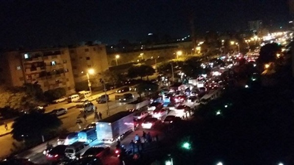 توقف حركة المرور أعلى محور الاْوتوستراد بحلوان