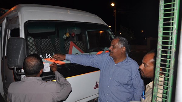 «رئيس مركز بلاط» يلتقي السائقين بالموقف 