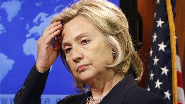 هيلاري كلينتون تحتفظ بفرصها في ثاني مناظرة للمرشحين للرئاسة