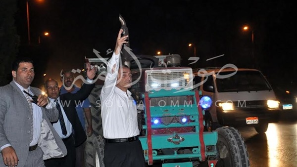 محافظ القليوبية يصادر جرار زراعي بمدينة بنها