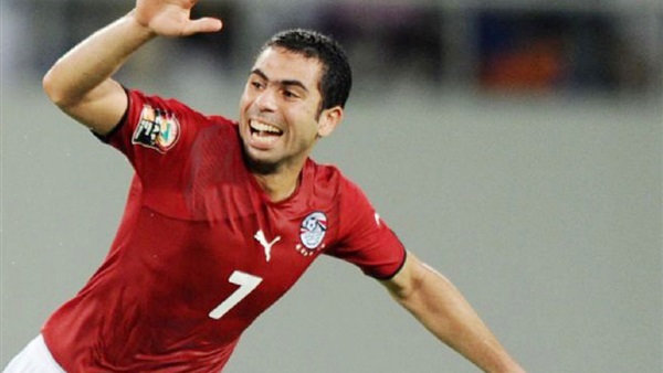 نجوم المنتخب يحتفلون بعيد ميلاد أحمد فتحي في مران اليوم