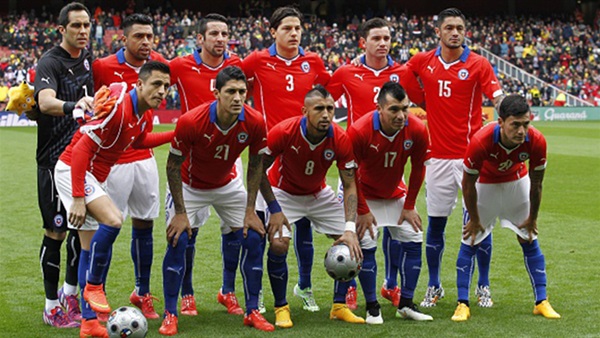 «فارجاس» و«فيدال» يقودان هجوم تشيلي أمام كولومبيا في تصفيات المونديال