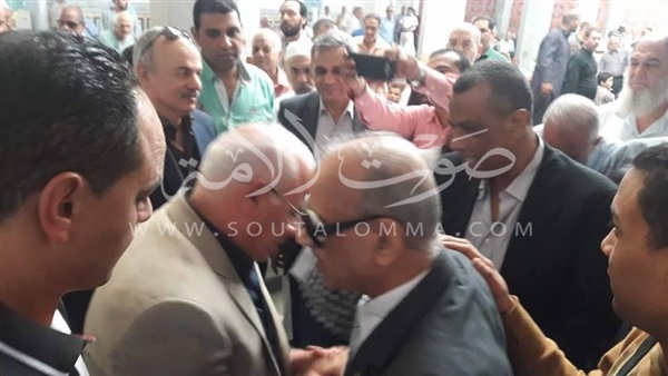 «الغضبان» برفقة الفدائي «مهران» بالمسجد العباسي (صور) 