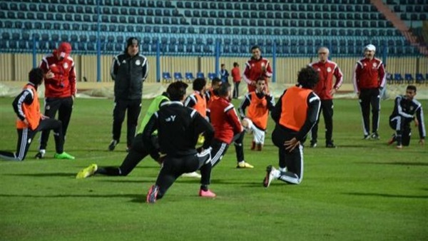 الإعلام يحضر 15 دقيقة من مران المنتخب