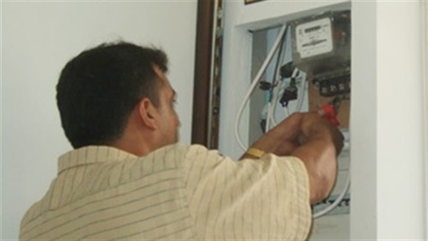 بالصور.. إضاءة الأهرامات بعلم فرنسا احتجاجا علي هجمات باريس