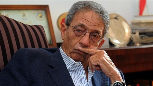 عمرو موسي يطير إلى الإمارات و«العقدة» للبحرين 