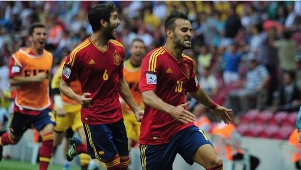 إسبانيا تتقدم على مقدونيا بهدف عكسي في الشوط الأول 