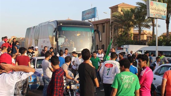 بدء تحرك أتوبيسات الجماهير إلى استاد برج العرب