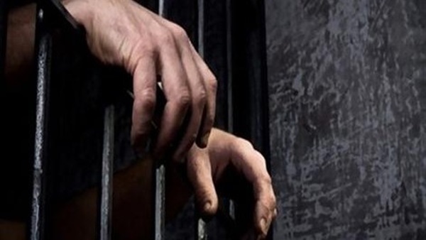 مسجل خطر يحرق دراجة نارية لخلافات مع صاحبها بمنطقة البساتين 