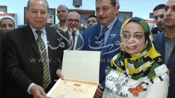 محافظ دمياط يكرم المتميزين بمعرض «أنا إنسان أنا منتج» (صور)