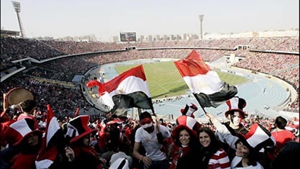 جماهير مصر تلهب حماس اللاعبين بلافتات تحفيزية قبل مواجهة غانا