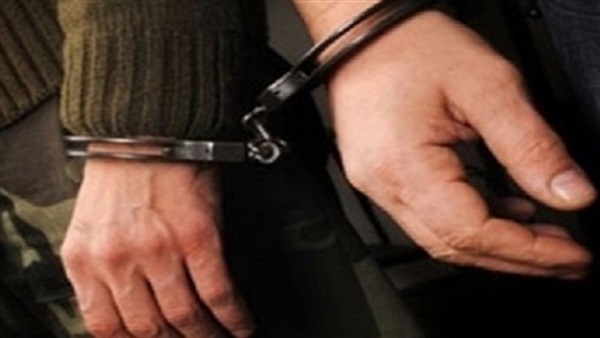 حبس سائقين 4 أيام لإتجارهما في المواد المخدرة بالمقطم