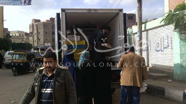 القوات المسلحة تدفع بسيارة لبيع اللحوم المجمدة بكفر الشيخ (صور)