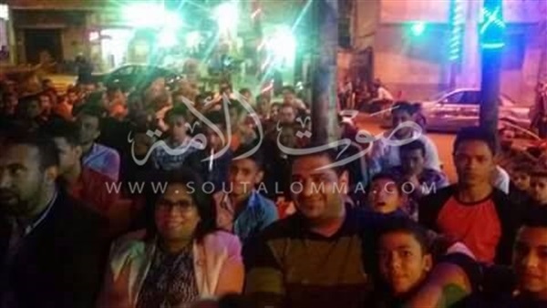 برلمانية تشارك أهالي منشأة ناصر متابعة مباراة مصر وغانا (صور)