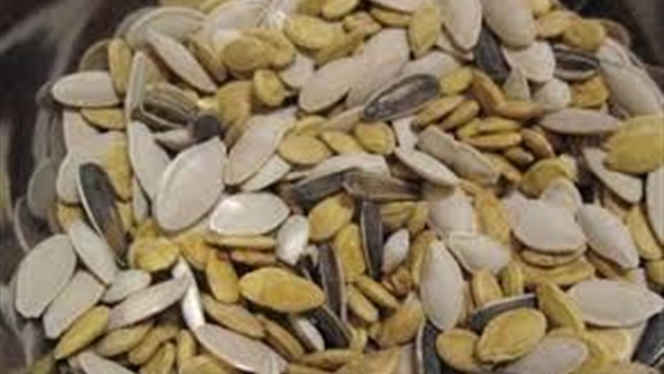 ضبط 12 طن لب مجهول الصلاحية بالبحيرة