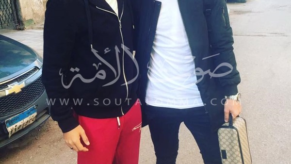 لاعب الأهلي يودع تريزيجيه قبل عوته إلى بلجيكا