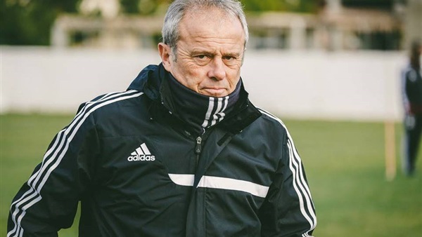 «الكونغو» تطيح بالمدير الفني للمنتخب عقب الخسارة أمام أوغندا