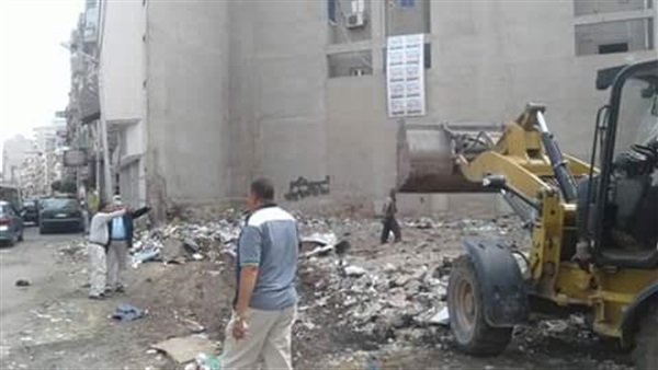 حملة نظافة ليلية بــ شوارع مدينة دمياط