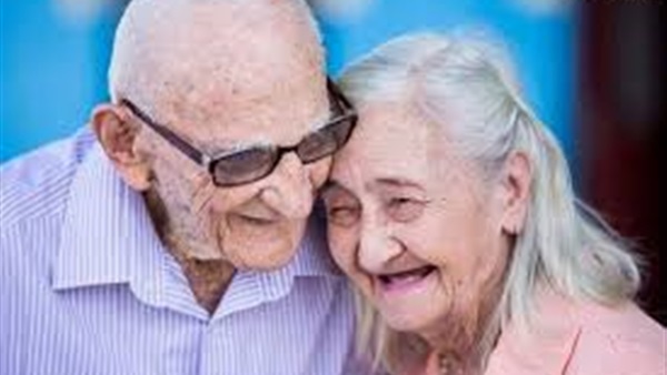 كبار السن أكثر سعادة من شباب العشرين
