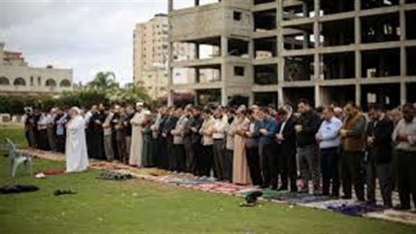 فلسطينيون في غزة يؤدون صلاة «الاستسقاء»