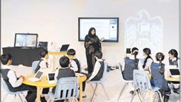 «التعلم الذكي» تنظم ندوة عن إيجابيات وسلبيات الإنترنت بالداخلة 