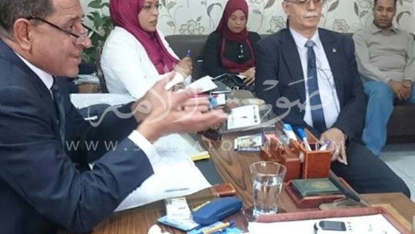 رئيس حي غرب يجتمع بمسؤولي الجهات التنفيذية بالإسكندرية