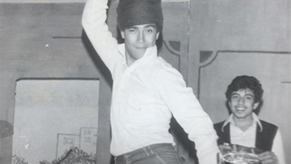 أشرف عبد الباقى يستعيد ذكرياته بالمدرسة