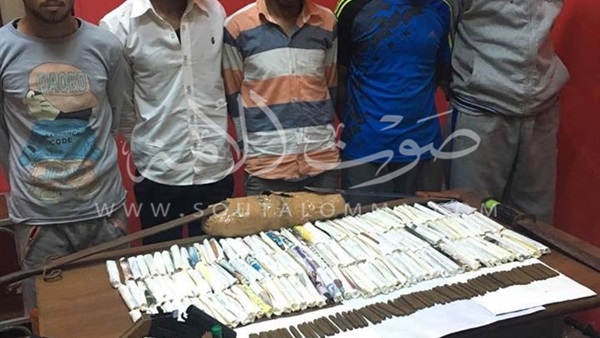 ضبط 5 عاطلين بحوزتهم أسلحة وحشيش في أسوان