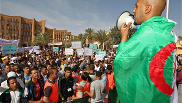 رئيس وزراء الجزائر يطالب الشعب بــ تفهم «الأوقات الصعبة» 