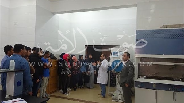 «مدرسة اللغات الرسمية» في زيارة تفقدية للجامعة (صور)