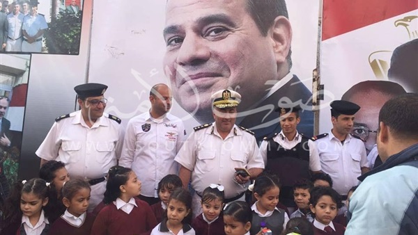 مأمور قسم العرب يستقبل طلاب مدرسة الزهراء ببورسعيد