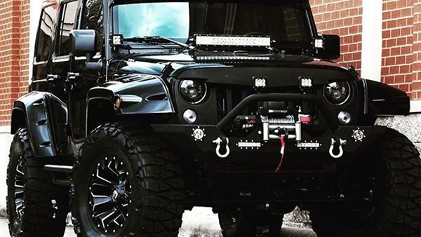 الكشف جزئيا عن تصميم رباعية دفع جديدة «Jeep Wrangler»