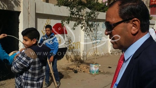 «رئيس فارسكور» يطلق حملة لتشجير مدارس دمياط (صور)