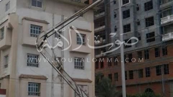 حملة مكبرة لصيانة أعمدة الإنارة بشوارع دمياط (صور)