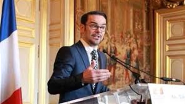 فرنسا تجدد رغبتها في مواصلة الحوار مع روسيا حول القضايا الدولية والثنائية