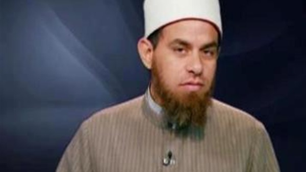 «أزهري»: لا يجوز وضع صور الممثلات على بروفايل فيسبوك