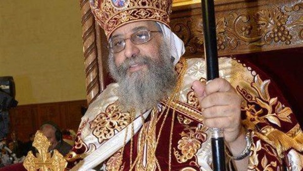 طوق ورد على رقبة «البابا» في احتفال «المركز الإعلامي»