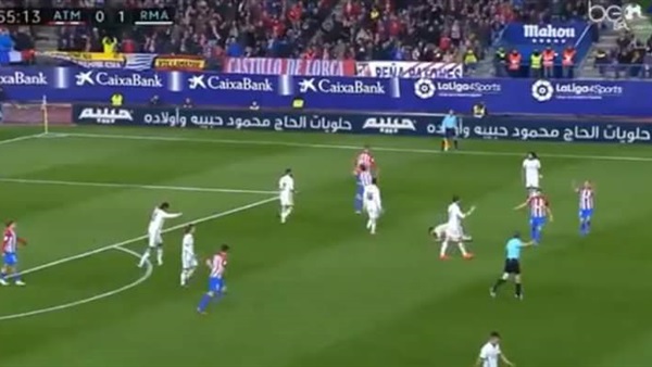 اعلان غريب في مباراة ريال مدريد واتليتكو مدريد (صورة)