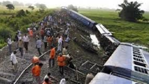 في انحراف قطار عن مساره بشمال الهند يودي بحياة  60 شخص
